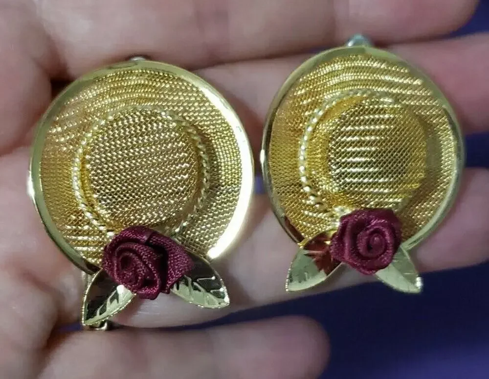 Straw Hat Pierced Earrings In Gold Tone Metal With Burgundy Flower Accent